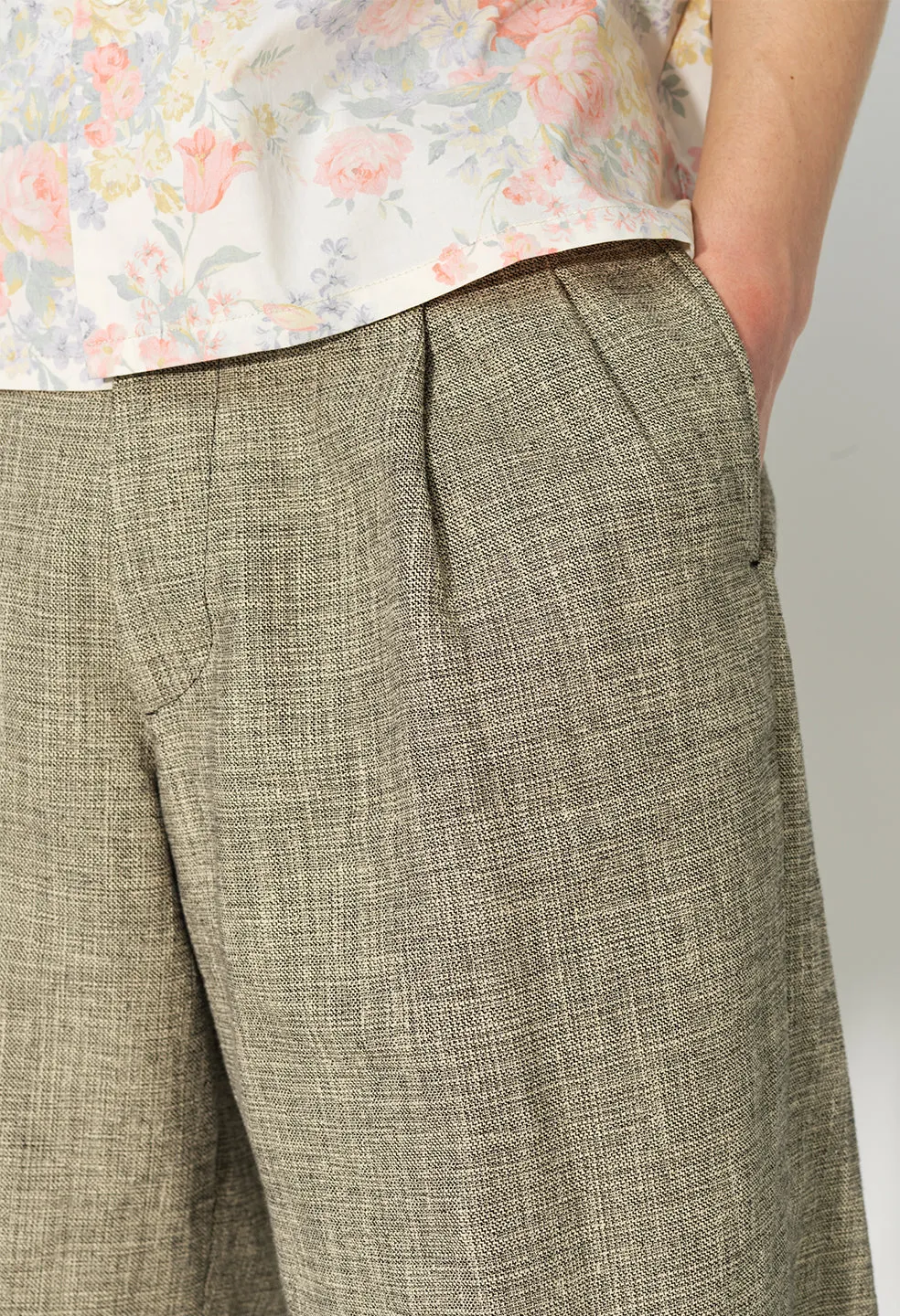 Linen Double Pleated Shorts / Tan